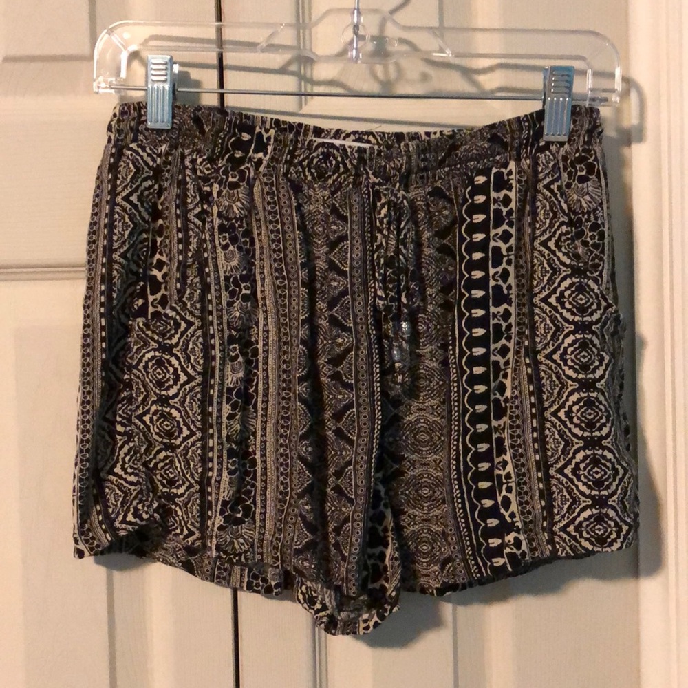 Comfy shorts with pockets and cute design!
